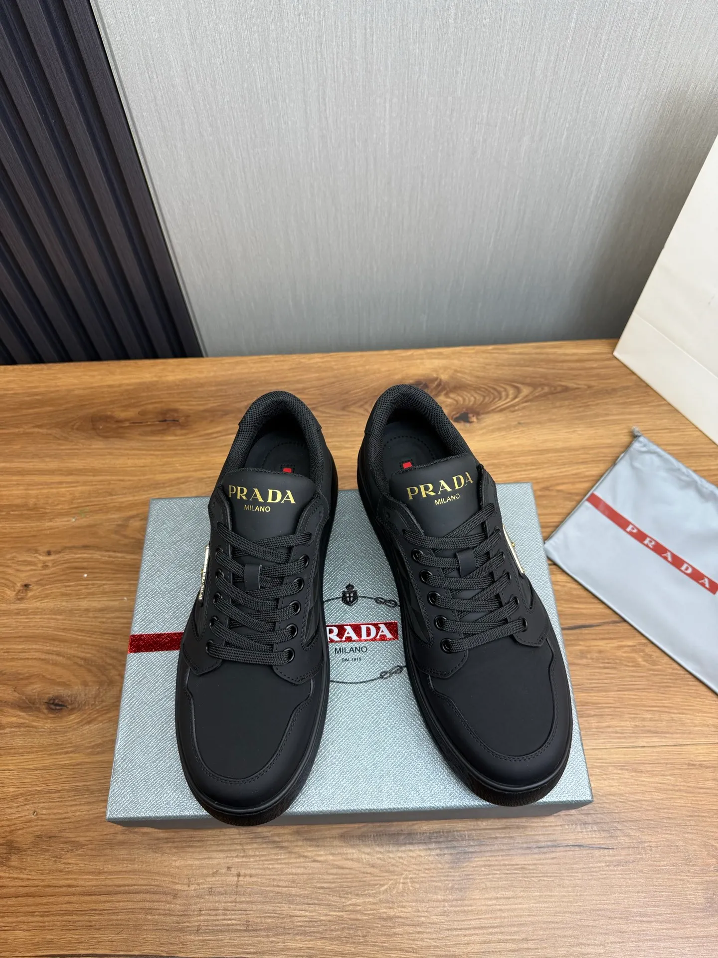 Men's shoes 💰580💰 [PRADA] Autumn and winter hot men's shoes shipped 👏Official website synchronized ⬆️Original fly-woven cowhide fabric + cowhide lining, 1⃣️:1⃣️reproduction, original sole, 38-45 (45. Customized, non-refundable)